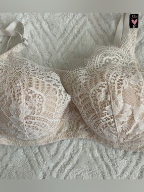 Victoria's Secret White Lined Demi Bra - Dream Angels 32C
